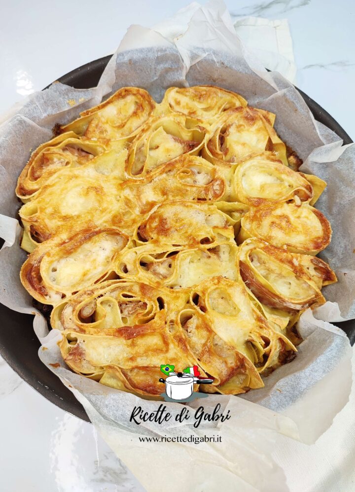 ricetta rosette di pasta al forno con mortadella pasta della domenica facile di gabri besciamella lasagne arrotolate