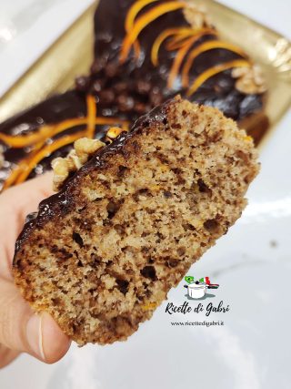 ricetta torta soffice alle noci con arance e cioccolato
