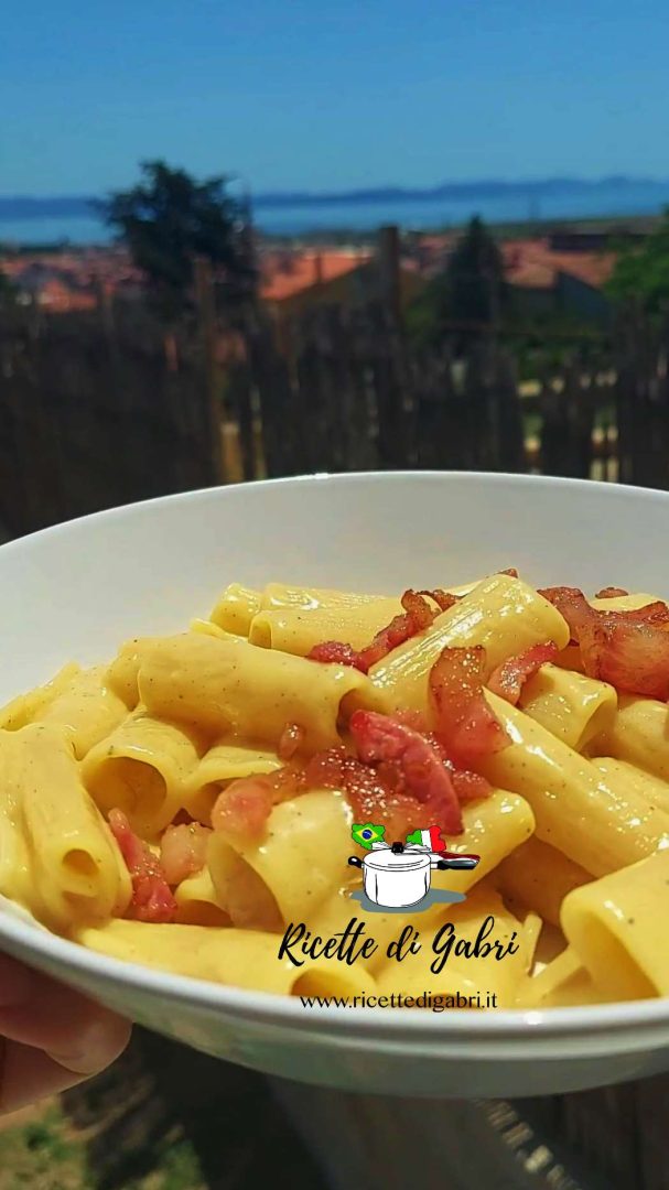 ricetta rigatoni alla carbonara pasta cremosa veloce cucina romana gabri
