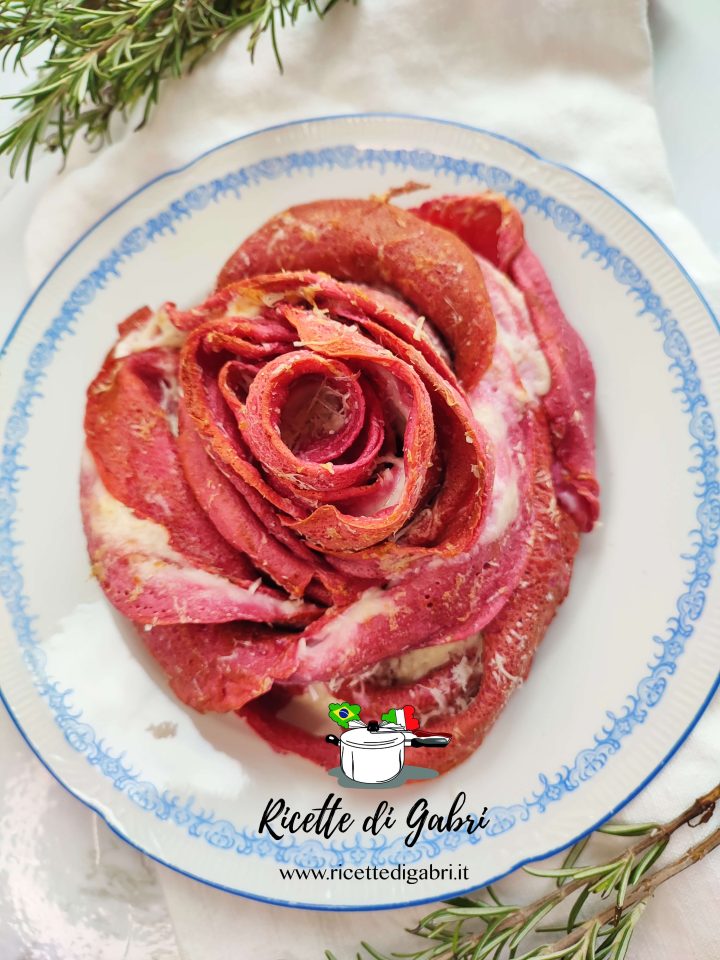 crepes salate rose crespelle di barbabietola rossa a forma di rosa gabri