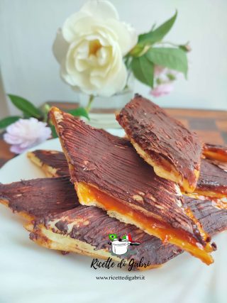 biscotti di pasta brisèe con marmellata e cioccolato dolcetti veloci