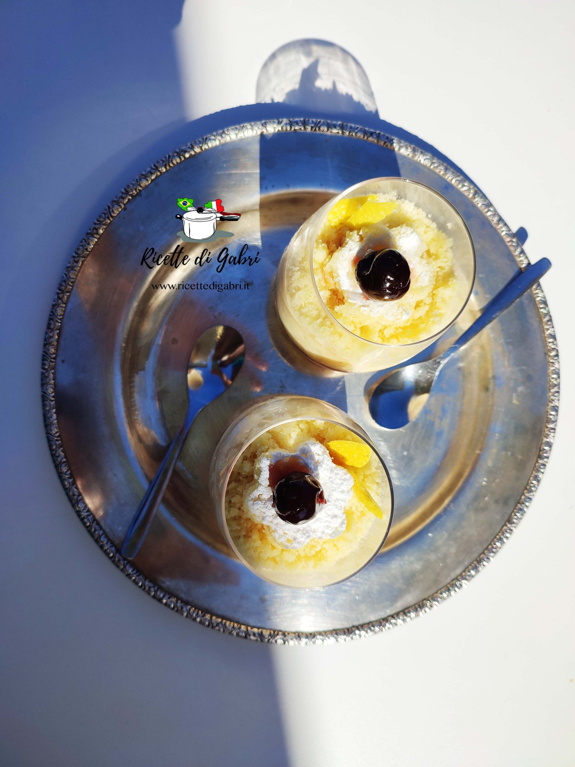 dolce al cucchiaio con ciambellone secco e crema dolce veloce e fresco