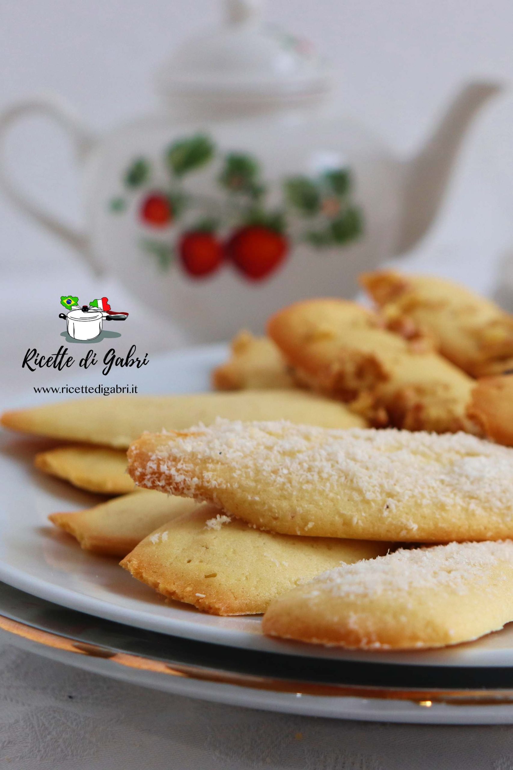 biscotti lingue di gatto con soli albumi dolcetti veloci ricette con albumi avanzati gabri