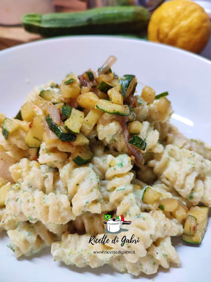 pasta con le zucchine ricetta facile pasta ricotta zucchine e limone