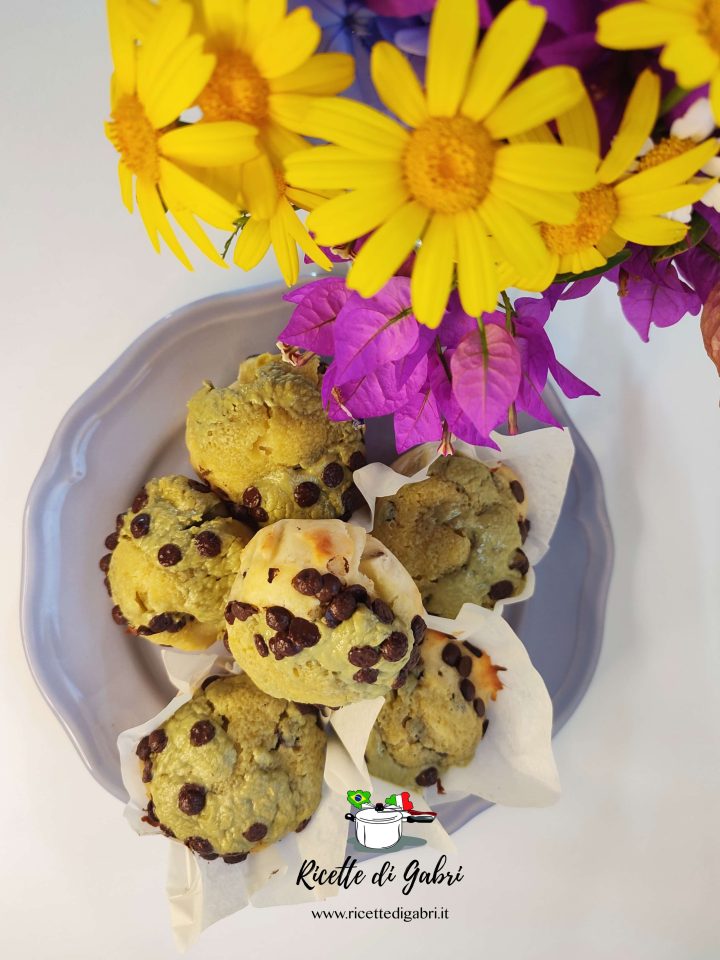 muffins morbidissimi con gocce di cioccolato e pistacchio ricetta facile senza bilancia gabri