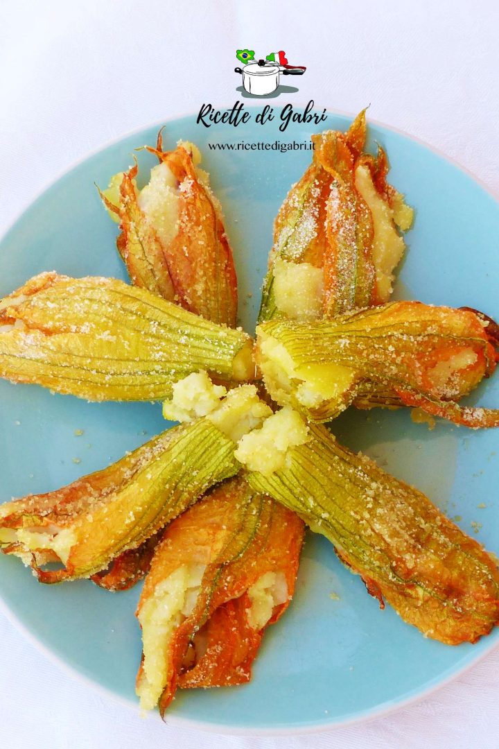 fiori di zucca ripieni con patate lesse e acciughe al forno