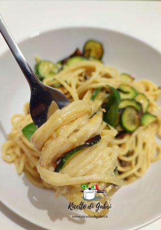 pasta con zucchine e provolone spaghetti alla nerano senza friggere le zucchine gabri