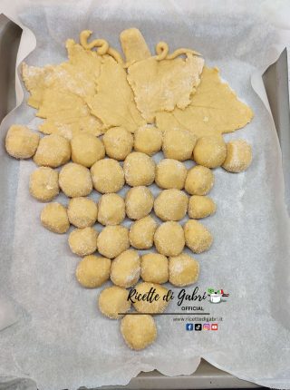 ricetta crostata rustica a forma di grappolo d uva dolci rustici genuini per bambini merenda gabri ricetta facile e veloce