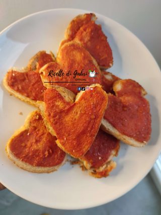 pizzette cuoricini di pancarrè idee antipasti aperitivi pane pizzette cuore gabri