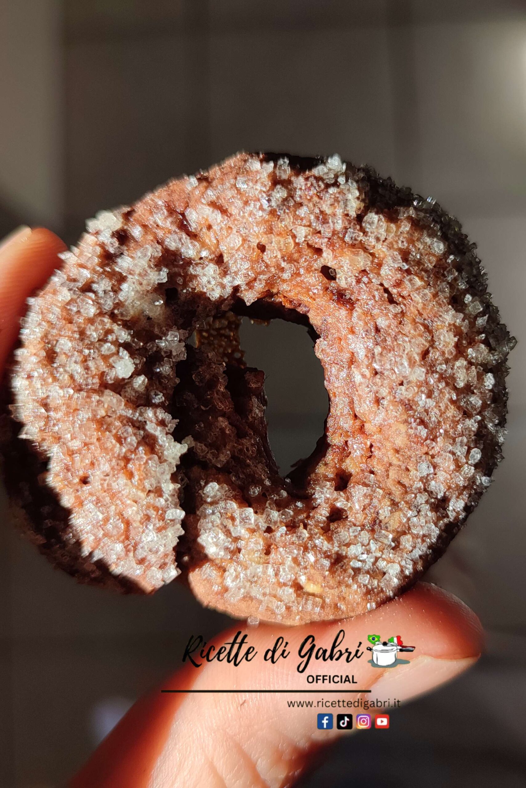 ciambelline o biscotti con cioccolato delle uova di pasqua e avanzi di colomba gabri
