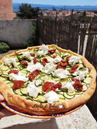 torta salata zucchine burrata e pomodori secchi